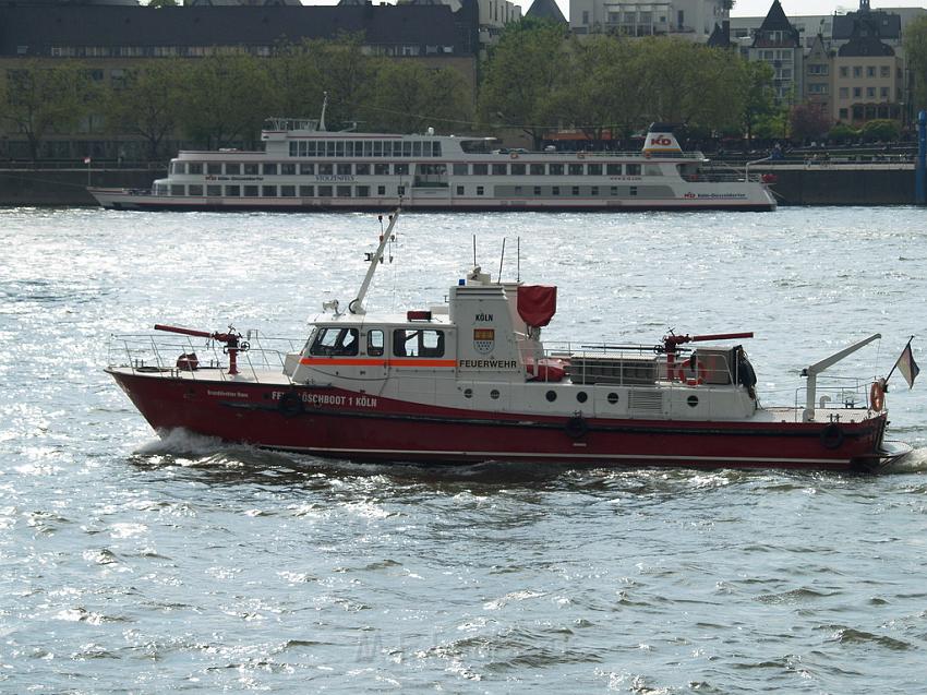 Uebungsfahrt Loeschboot und Ursula P51.JPG